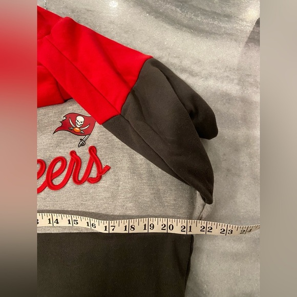 Tampa Bay Buccaneers Size M Touch Outfield Deep V-Back Tie Pullover Sweatshirt - Picture 11 of 12
